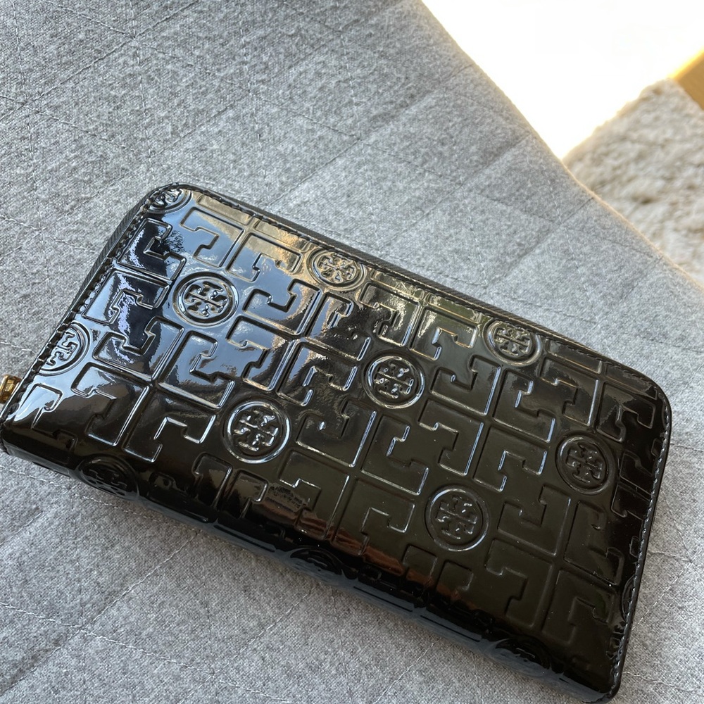 Tory Burch Patent Leather Clutch Wallet